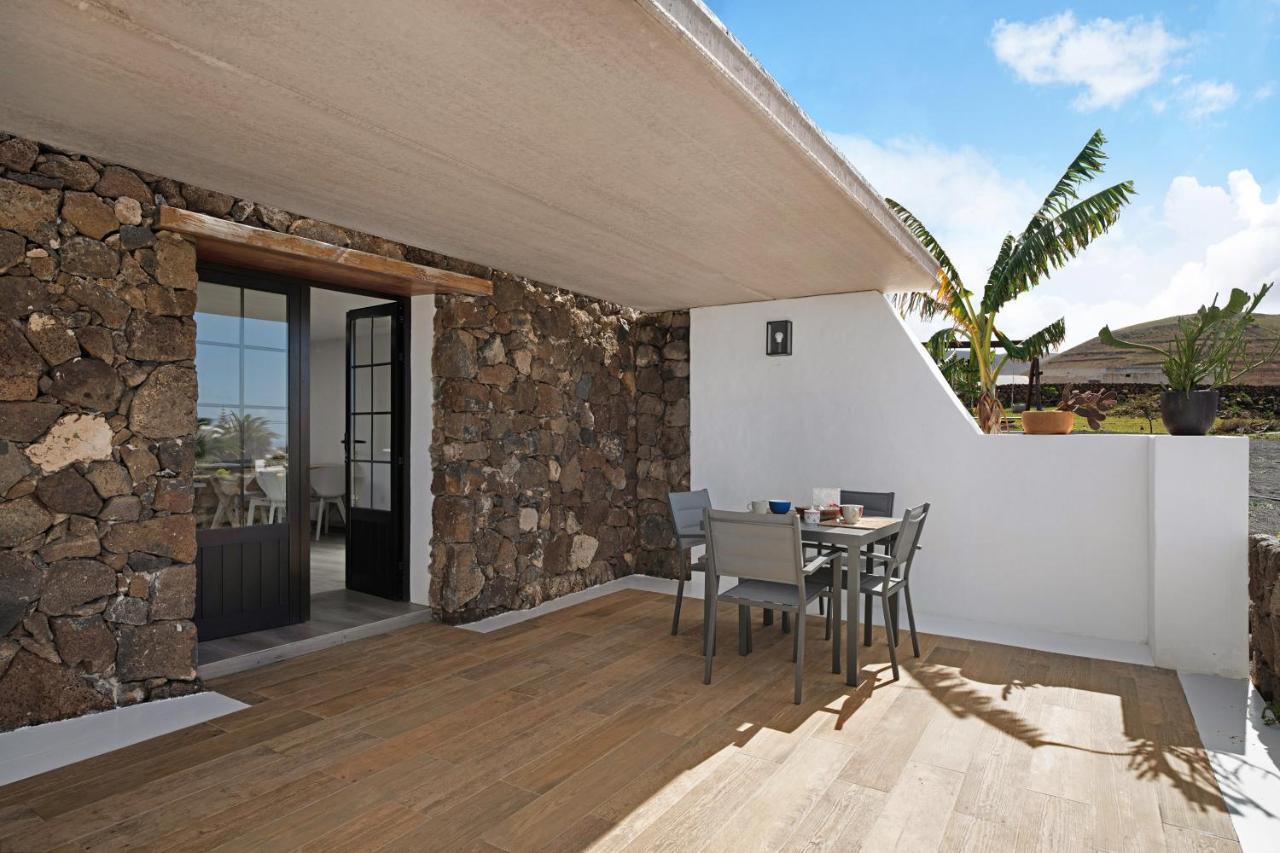 La Orilla Del Volcan Yaiza (Lanzarote)